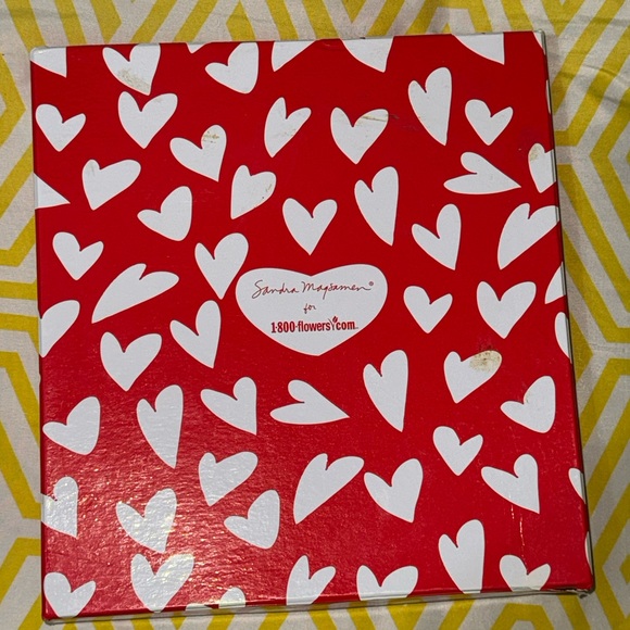 Heart Plate Ceramic Serving Dish in White and Red - Picture 2 of 3